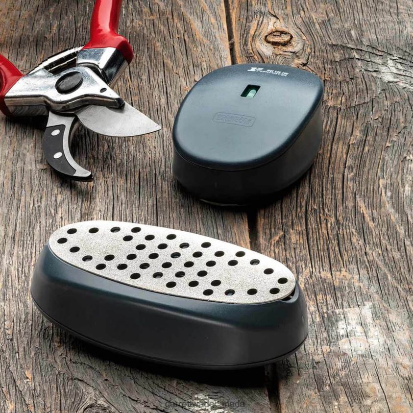 Garrett Wade Double Sided Diamond Sharpener 8628N2613 Workshop